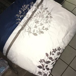 Queen comforter